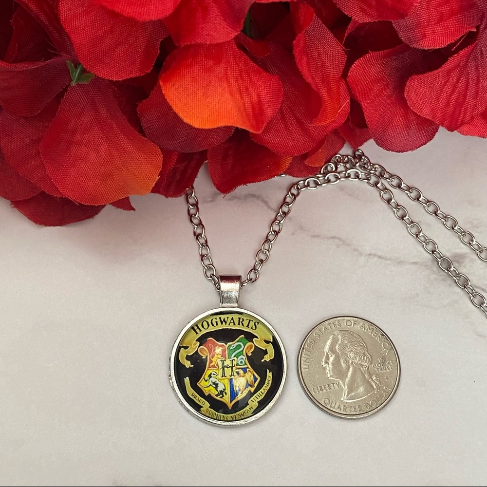 Harry Potter Hogwarts House Crest Pendant - Picture 10 of 11